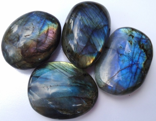 Labradorite rough